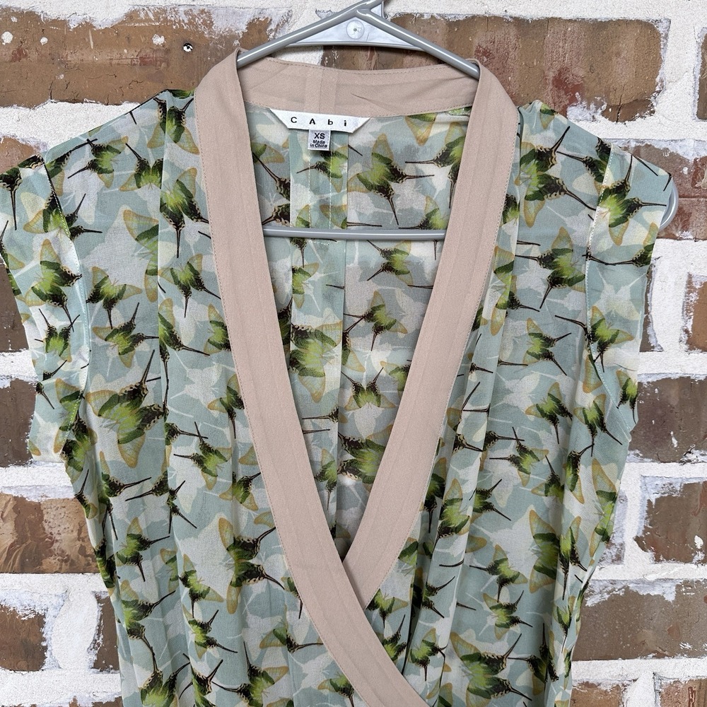 Cabi Blouse Shirt Top Women's Extra Small Butterfly Short Sleeve Business Casual